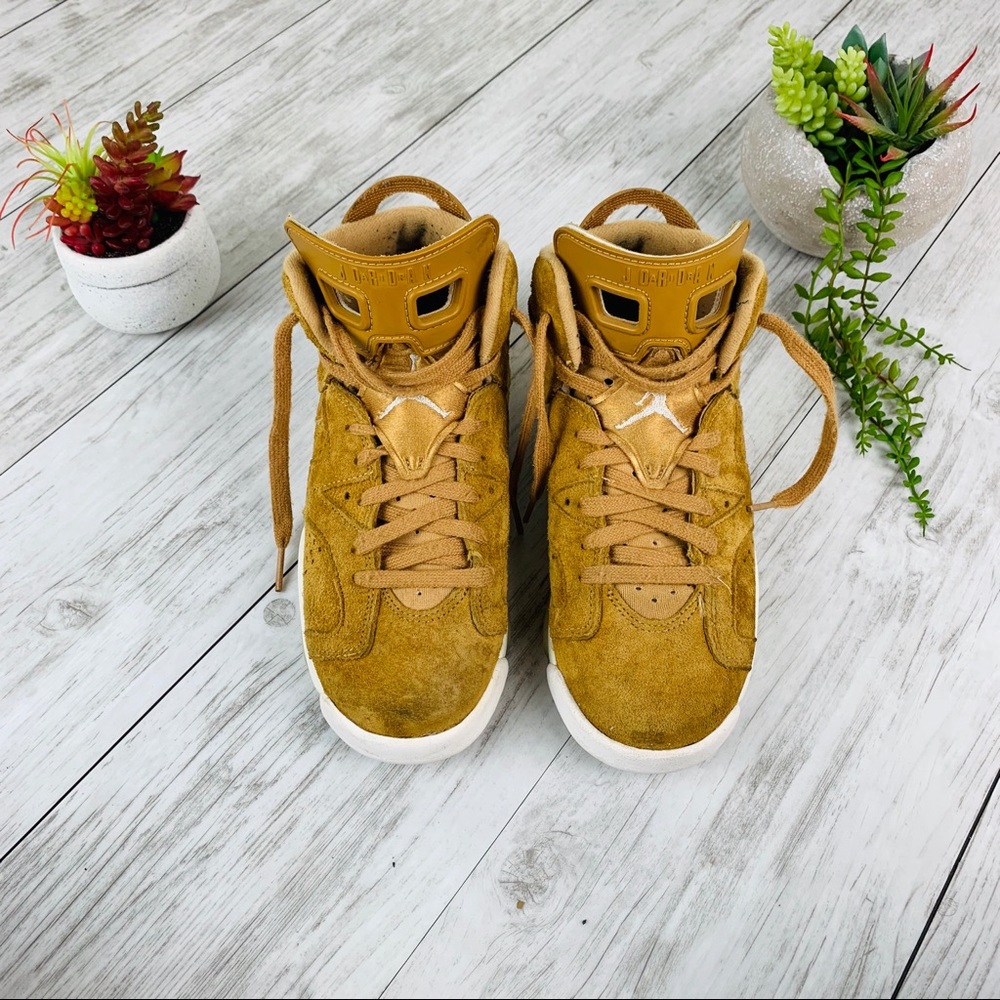 Jordan Retro 6 Size 4Y Kids - Picture 1 of 8